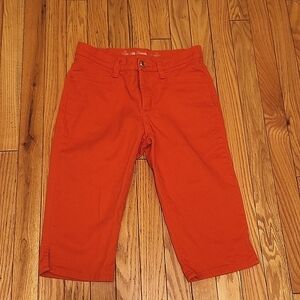 Lee Classic Fit brand at the knee shorts. Size 4 Petite